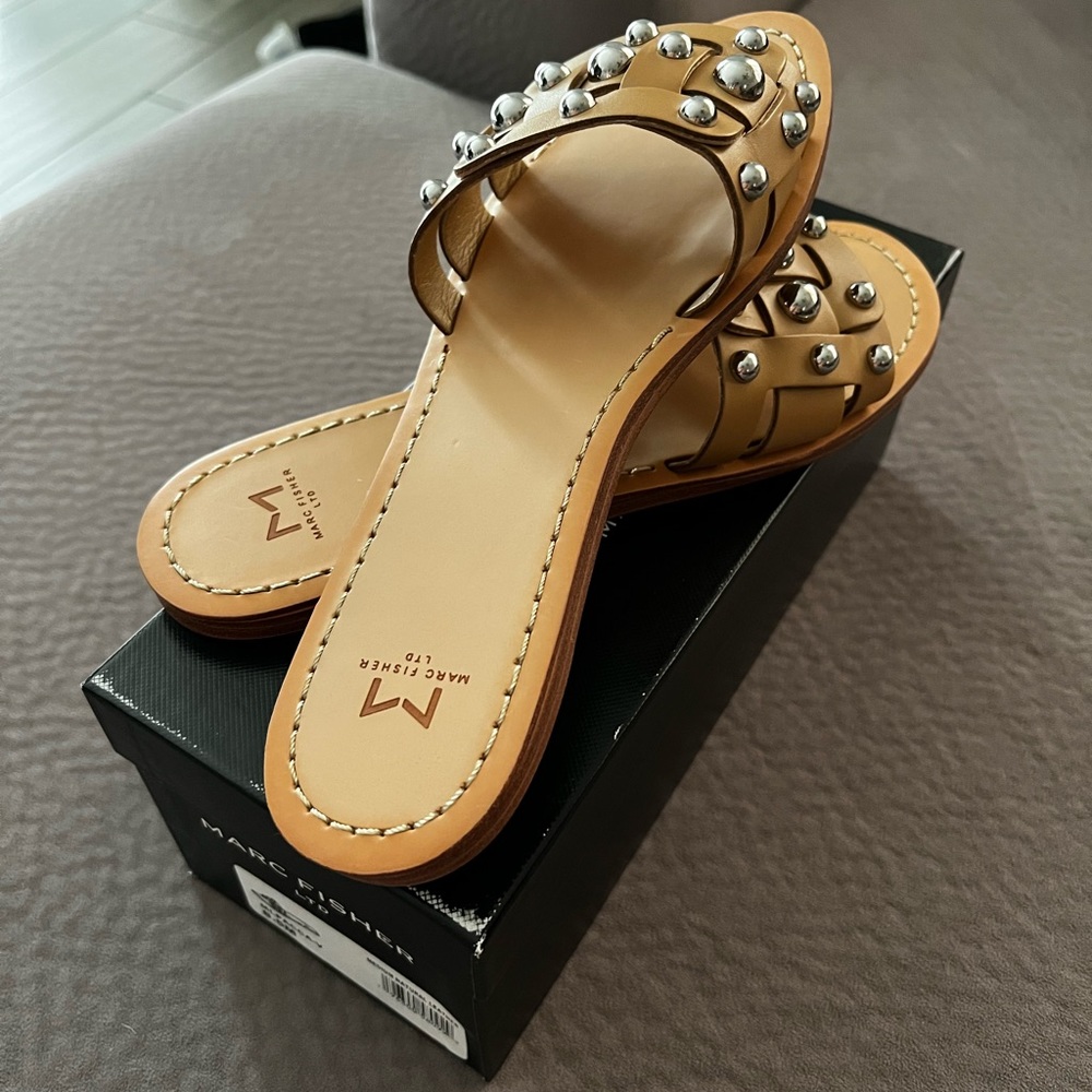 Marc Fisher sandals/ medium natural leather